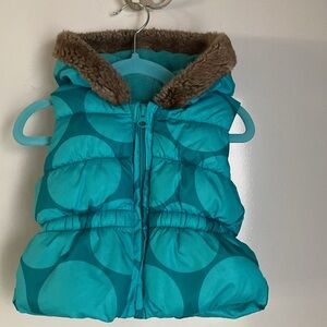 OLD NAVY VEST SIZE 6-12 months.